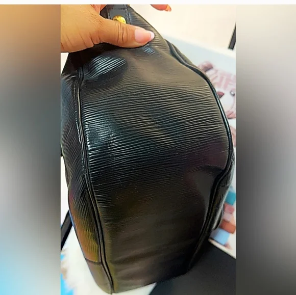 Louis Vuttion Black Epi Leather Handbag - Picture 5 of 10